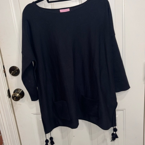 Lilly Pulitzer black pull on sweater in size medium - Picture 1 of 5